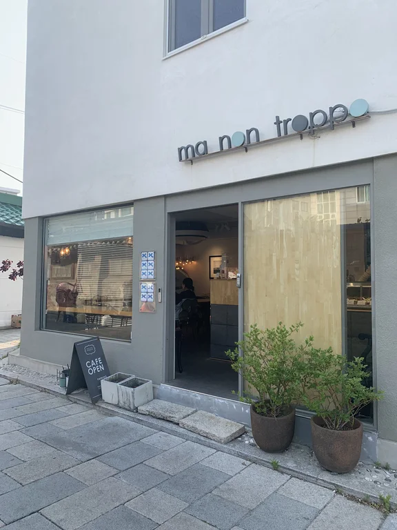 마농트로포