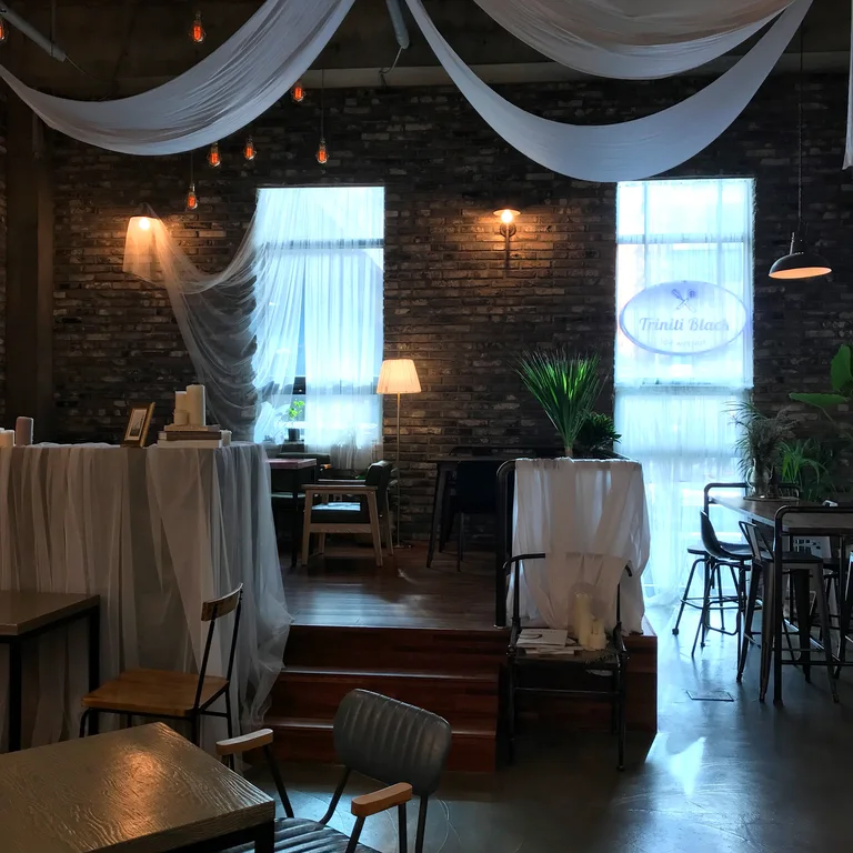 카페트리니티블랙