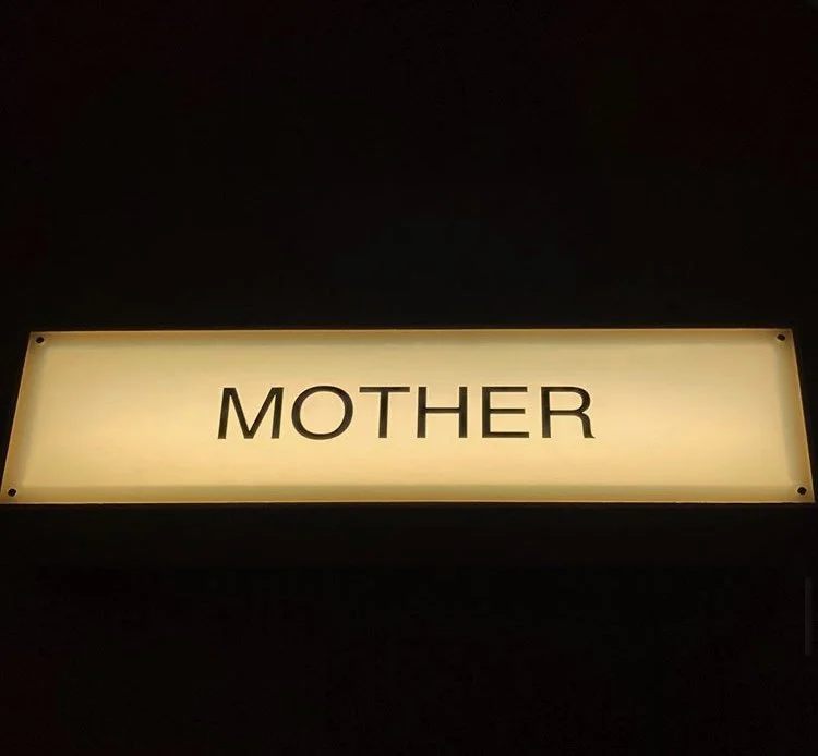 MOTHER Offline 카페 사진