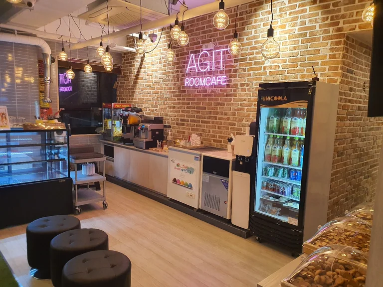 아지트 룸카페