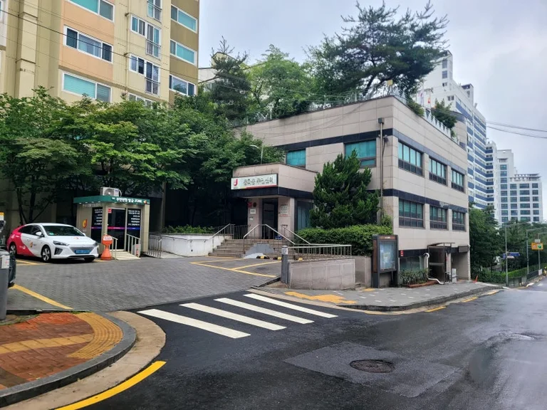 동화숲속도서관