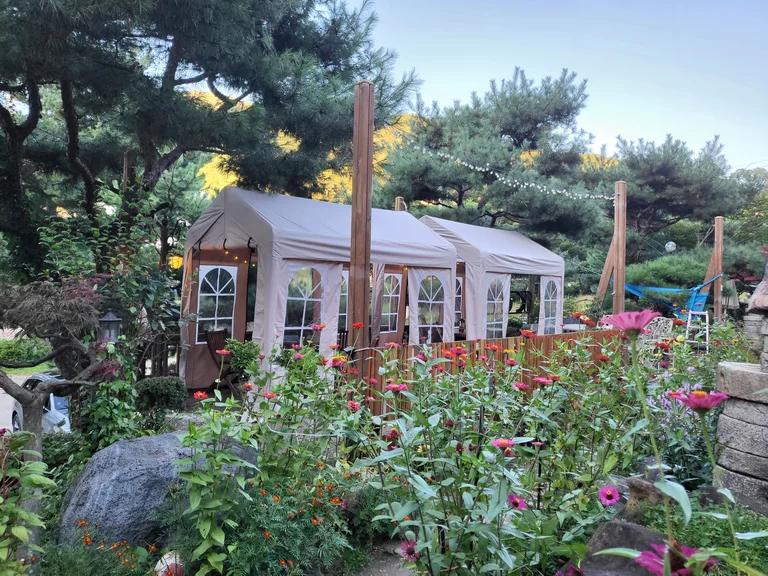 해넘이숲속마을 카페&셀프바베큐&야외수영장