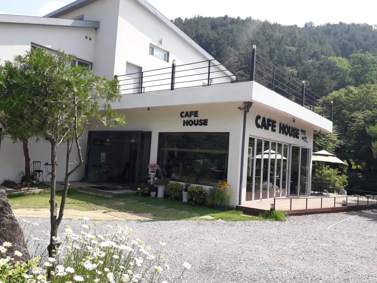 CAFE HOUSE 천진암가는길