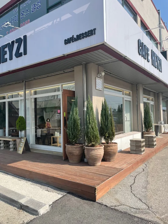 CAFE HEYZI
