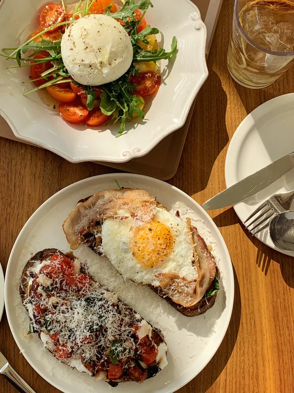 LE CAFE 르 카페