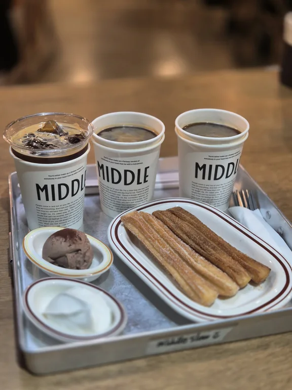 미들슬로우 커피하우스 궁동점