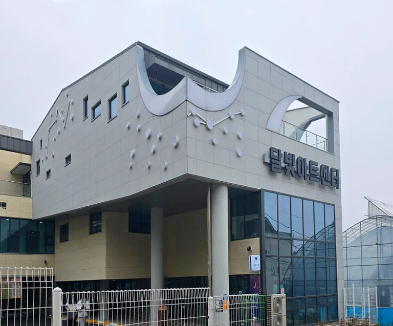 동네북네 북카페 대동점