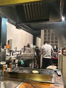 京都 下町のお好み焼き昌・べた焼きの専門店 Traditional Kyoto-style Okonomiyaki 8