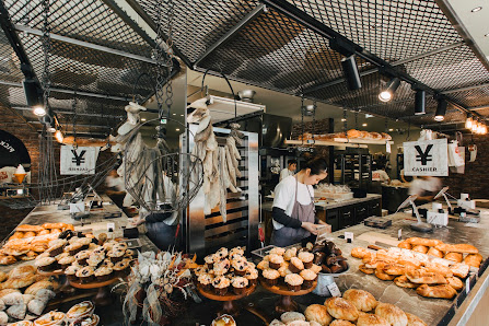 LUCKY BAKERY 5