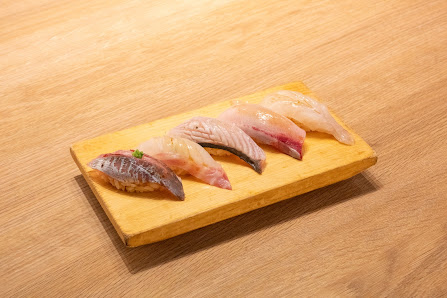 Stand-up Sushi Izakaya UOTSUBAKI Hondo-ri minami Store 5