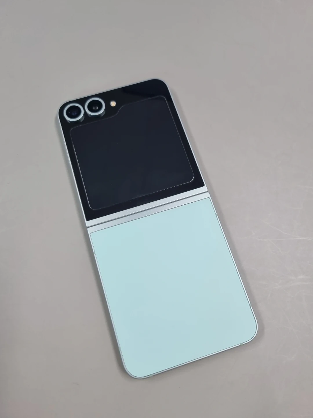 갤럭시 Z플립6 민트 256GB 팔아요