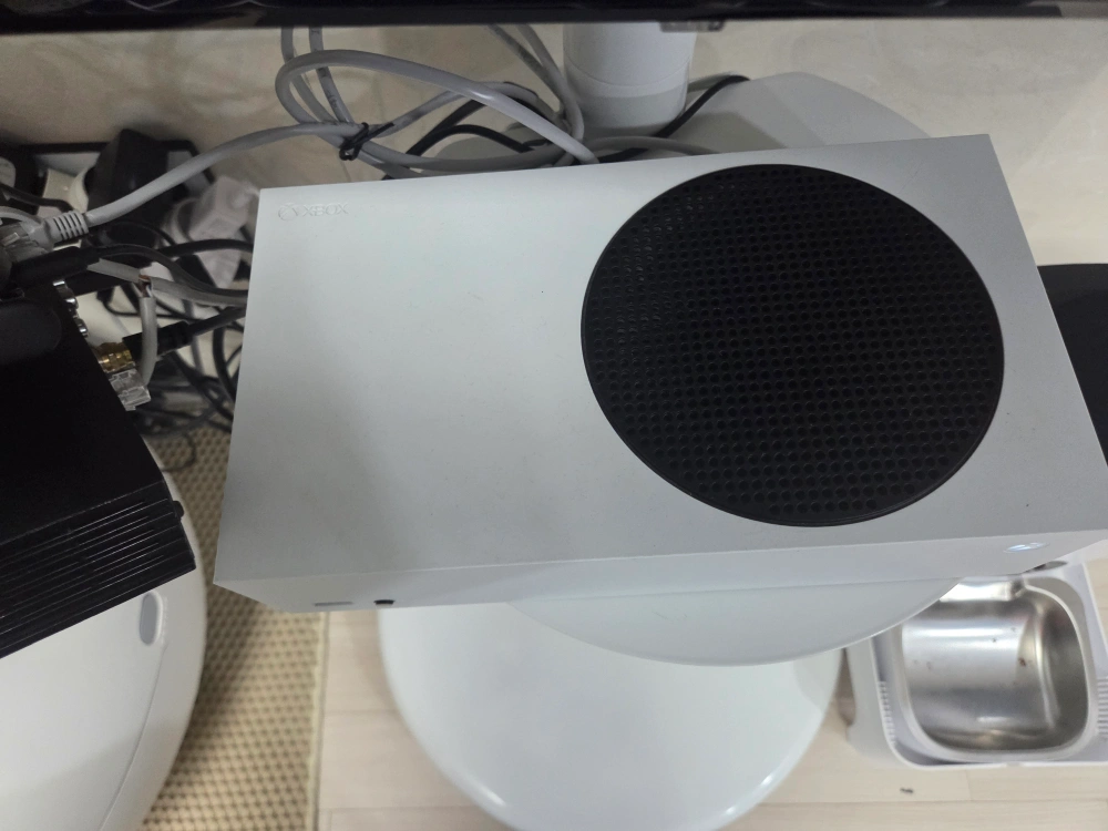 Xbox Series S 게임 콘솔 팝니다.