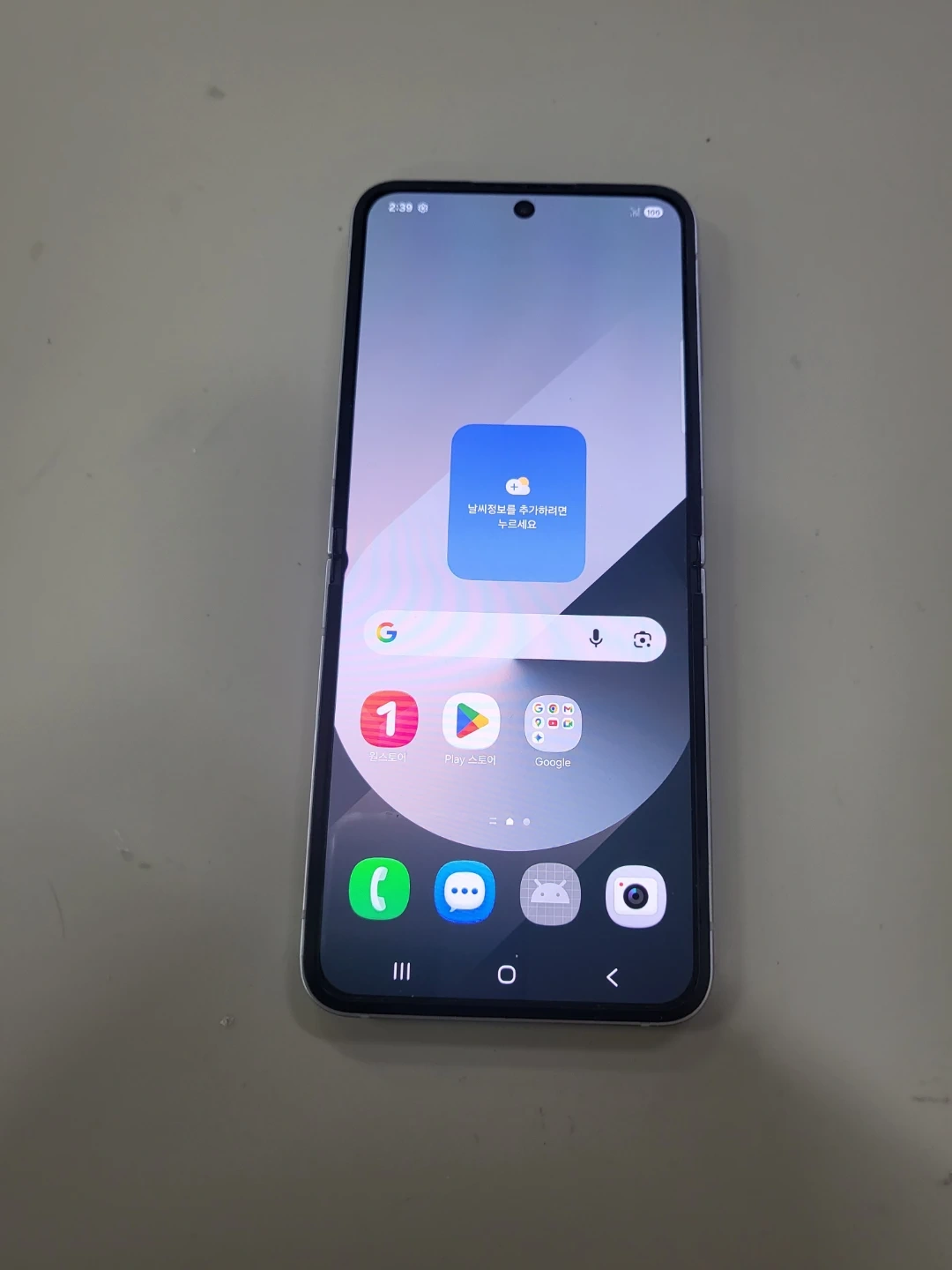 갤럭시Z플립6 실버 256GB 입니다.