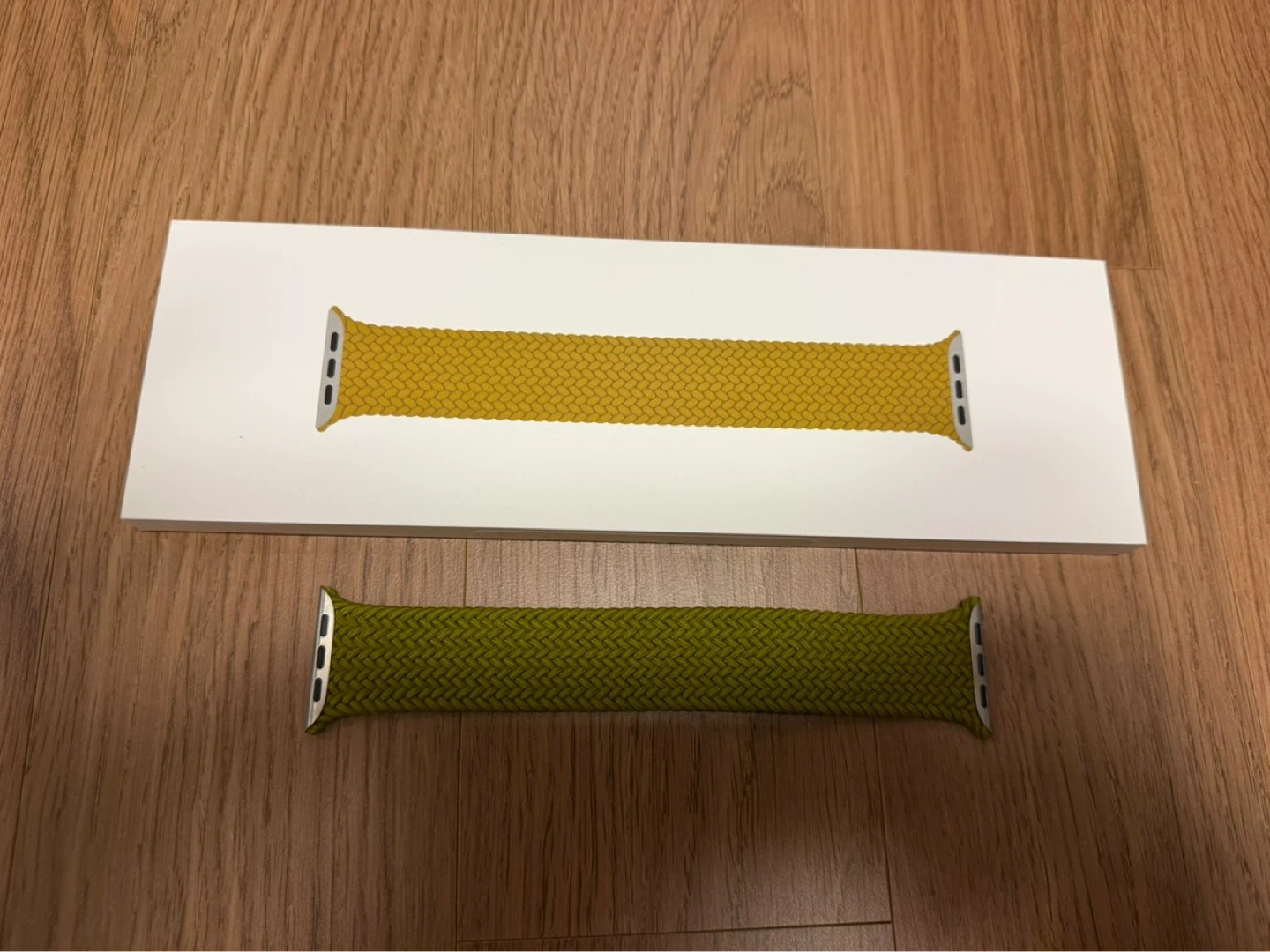 애플워치 샤르트뢰즈 브레이드 솔로루프 46mm 사이즈 8 판매합니다.