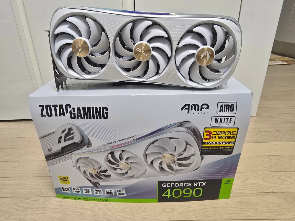 조텍 지포스 RTX 4090 AMP 판매합니다.