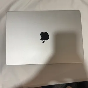 맥북 프로 실버 14인치 m4 16ram 512ssd