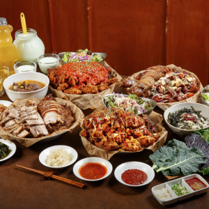 반반족발 (튀김족발, 일반족발) / 어리굴젓백김치or생굴김치(계절에따라변 — [서울 마포구] 연남족발1987 홍대점 [58,000원 상당] 반반족발 (튀김족발, 일반족발) / 어