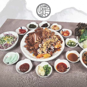 연남족발1987연남점 반반족발 (튀김족발, 일반족발) / 어리굴젓백김치o — [서울 마포구] 연남족발1987연남점 반반족발 (튀김족발, 일반족발) / 어리굴젓백김치or생굴김치(계