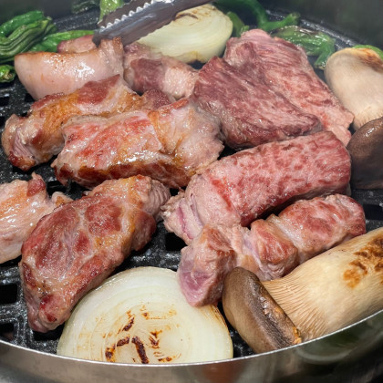 금은돈 신용산점에서 맛있는 고기 드셔보세요! — [서울/용산] 금은돈 신용산점에서 맛있는 고기 드셔보세요! 5만원 식사권 (초과금 리뷰어부담)