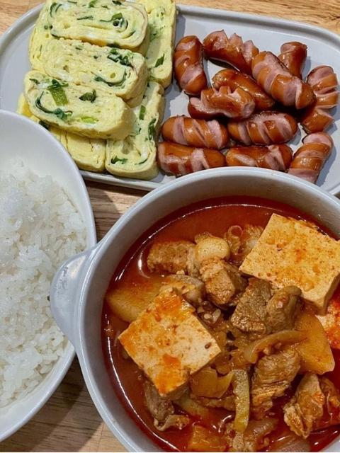 한국인들이 환장한다는 식단.jpg