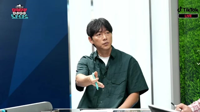 [계층]축협과 감독 비판중인 안정환 김남일