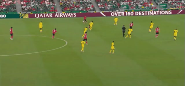 월드컵 이태석 크로스 gif