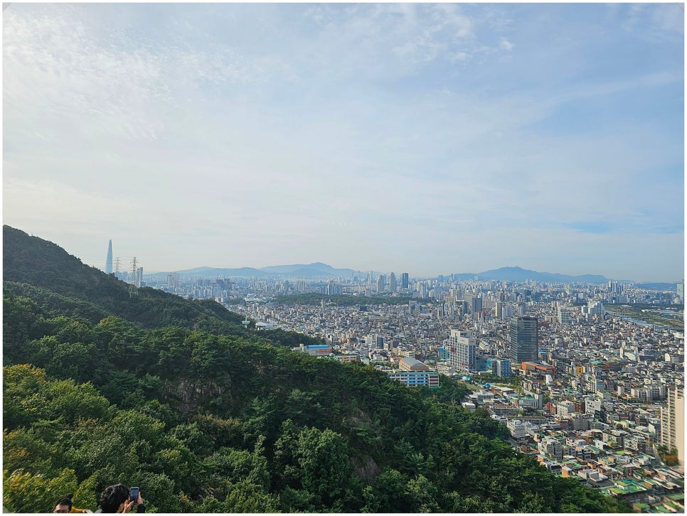 아차산 정상에서 내려다본 서울 도심과 한강의 장관