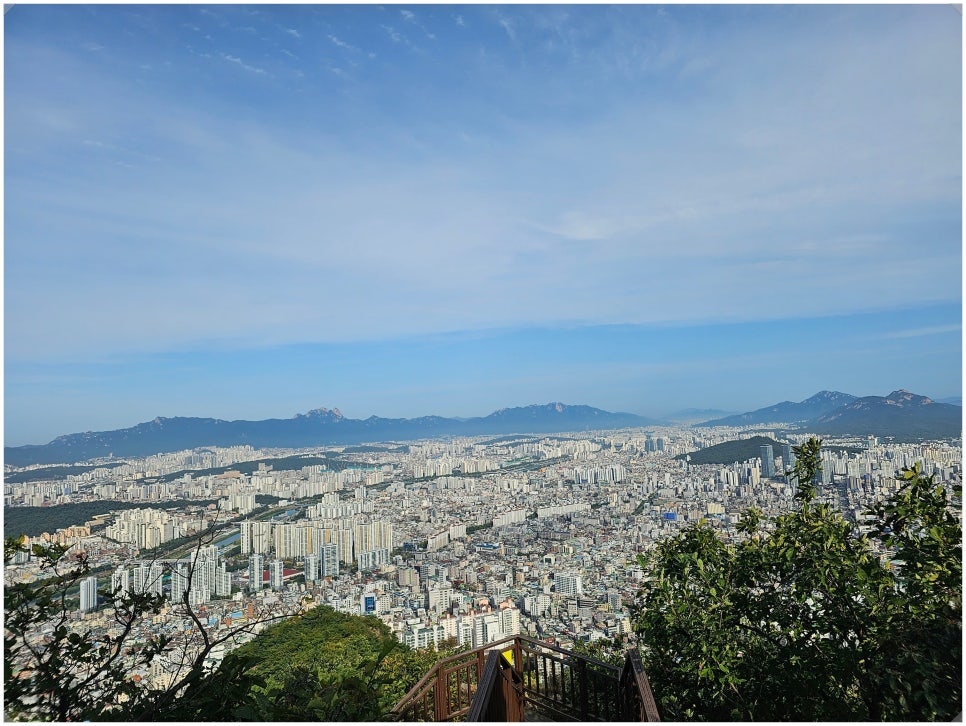 아차산 정상에서 내려다본 서울 도심과 한강의 장관