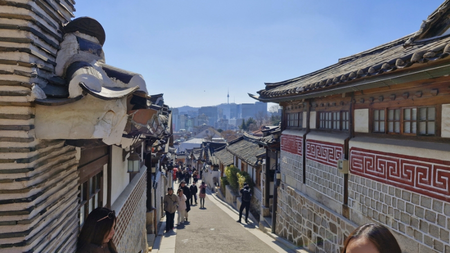 북촌 한옥마을 골목길의 다채로운 풍경