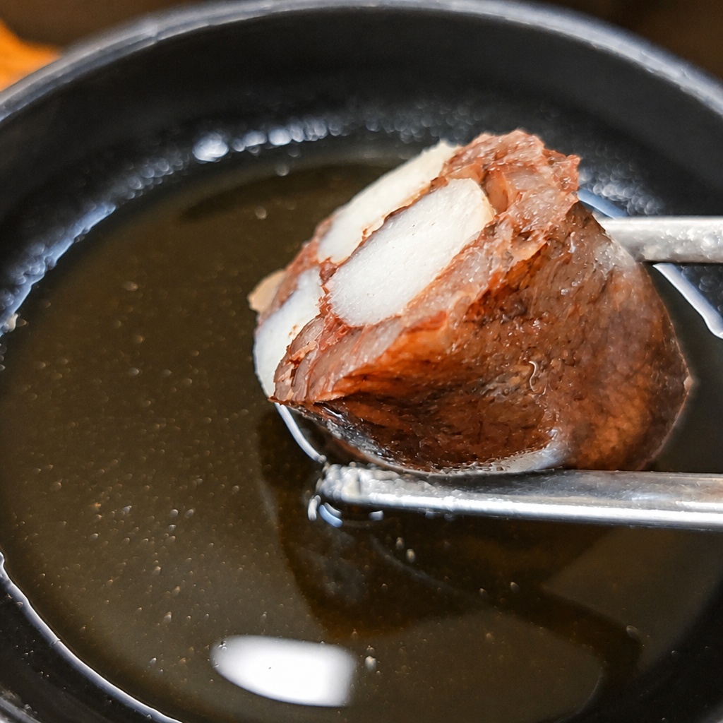 內餡紮實的血腸與大蒜白切肉套餐