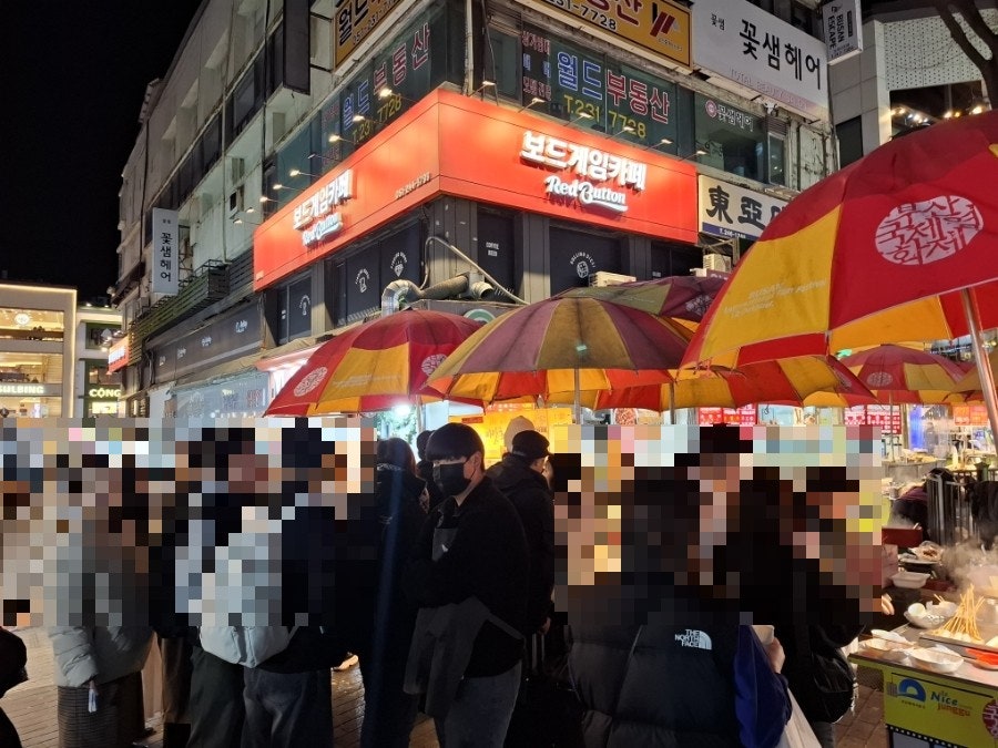 야시장 노점 인파
