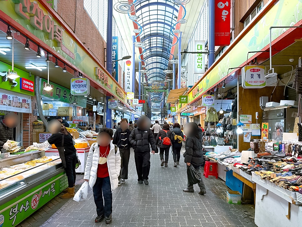 떡볶이집 앞 인파