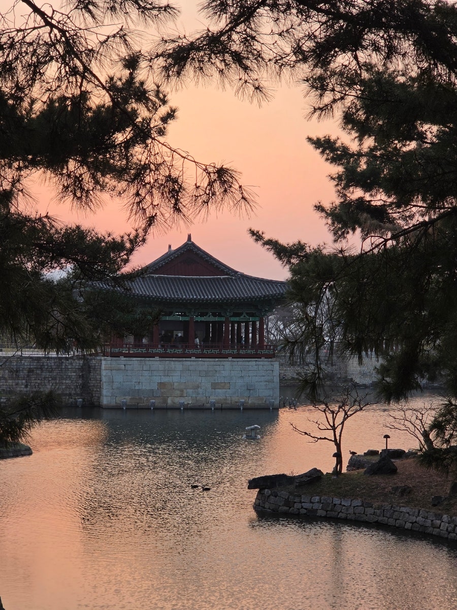 노을 지는 월지