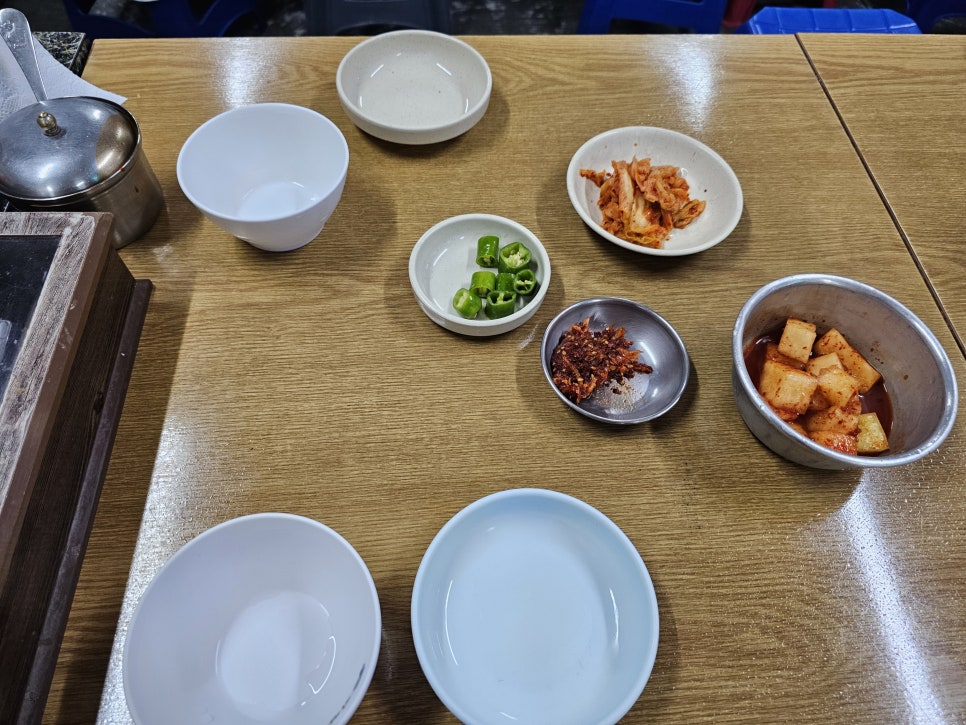 고소함이 남다른 손두부와 정갈한 밑반찬 상차림