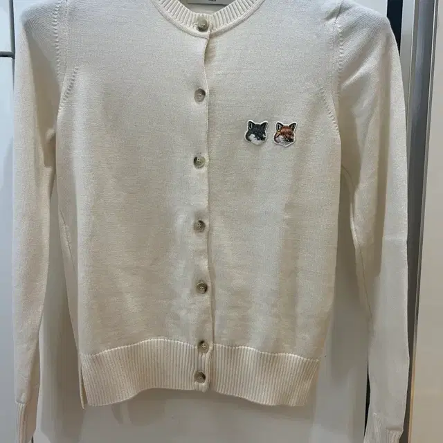 Maison Kitsuné 메종키츠네 아이보리 여성가디건 55~55반 · 상태 중 상품 사진
