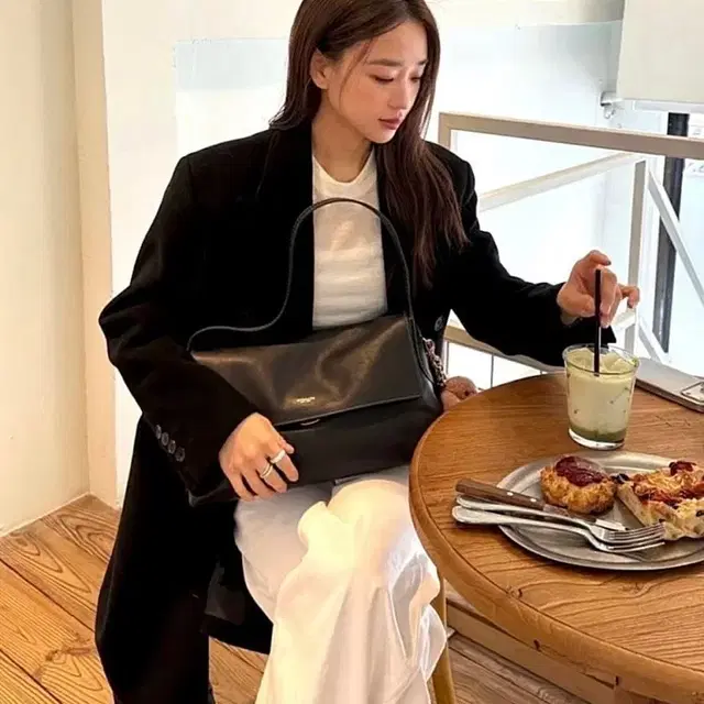 [새상품/~9/30 35%할인] 코치 첼시 숄더백/블랙,브라운/36사이즈 상품 사진