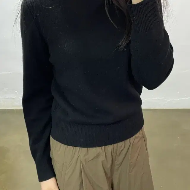 COS 캐시미어 블랙 니트 상품 사진