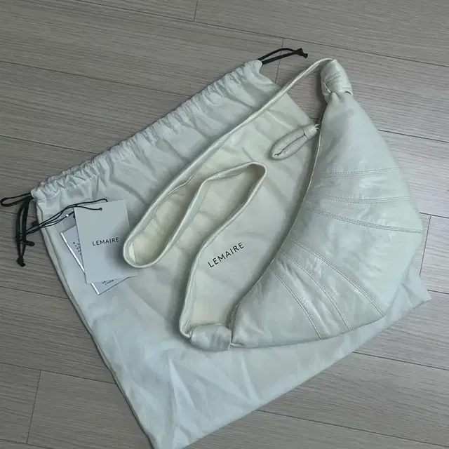 LEMAIRE 크루아상 화이트 범백 상품 사진
