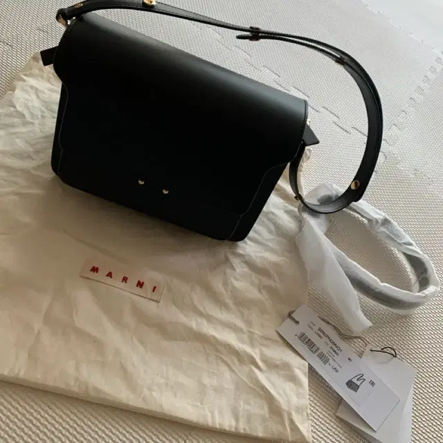 Marni 트렁크백 카프스킨 블랙 미디엄 상품 사진