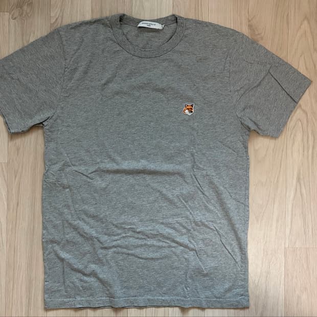 Maison Kitsuné 메종키츠네 회색 반팔 티셔츠 (폭스 패치) 상품 사진