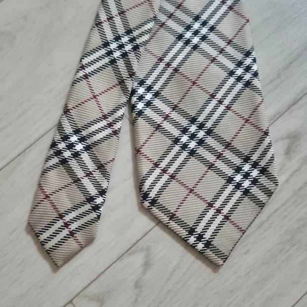 버버리 넥타이 상품 사진