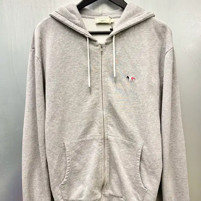 Maison Kitsuné 그레이 트리컬러 폭스패치 후드집업 상품 사진