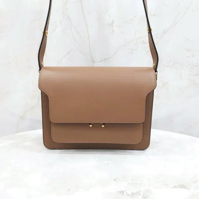 Marni 미디움 카프스킨 트렁크 숄더백 상품 사진