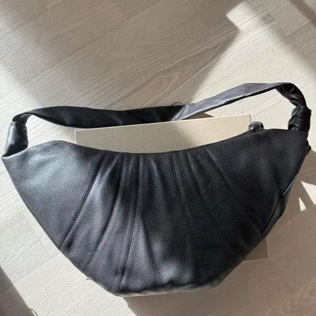 르메르 크루아상백 라지 그레인레더 다크초콜릿 새제품 상품 사진