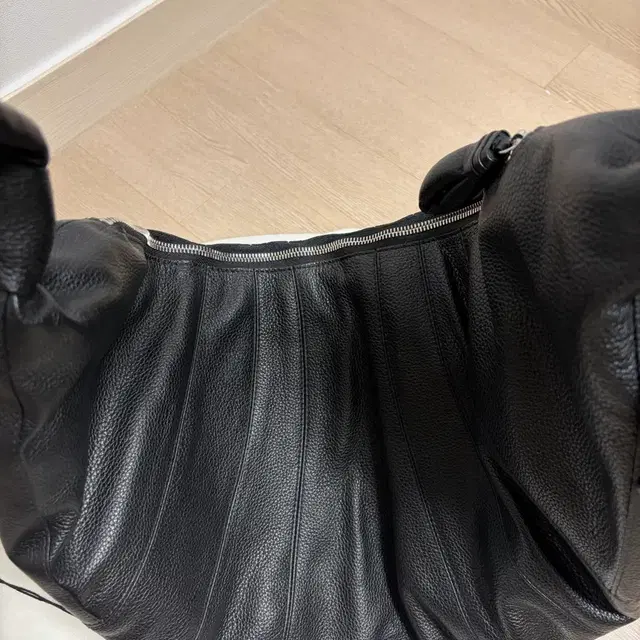 르메르 라지 크루아상백 소프트 그레인드 레더 블랙 상품 사진