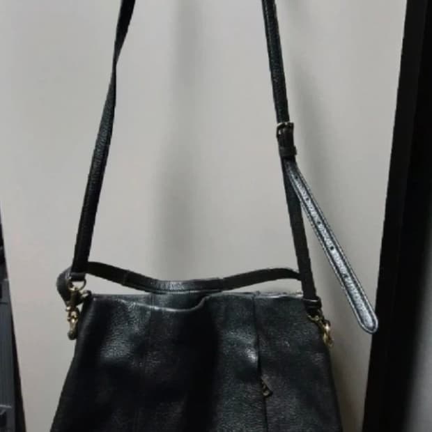 Coach 코치 블랙 가죽 숄더백 · 상태 상 상품 사진